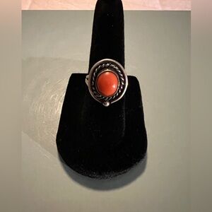 Beautiful Vintage Navajo Bear Paw Sterling Silver Genuine Stone Coral Ring